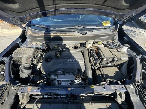 Used 2022 GMC Terrain SLE image 32