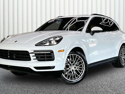 Used 2023 Porsche Cayenne S Platinum AWD/4WD image 3