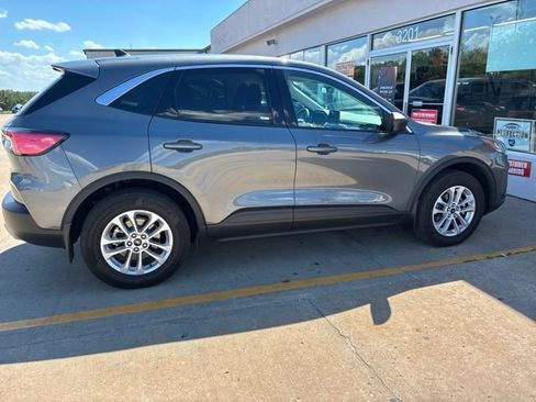 Used 2022 Ford Escape SE w/ Convenience Package AWD/4WD image 2
