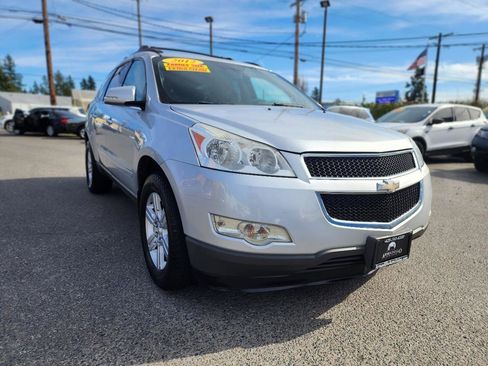 Used 2012 Chevrolet Traverse LT image 2