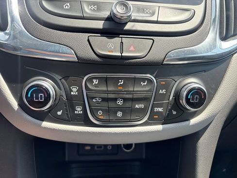 Used 2023 Chevrolet Equinox LT FWD image 19