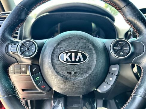 Used 2018 Kia Soul ! FWD image 12