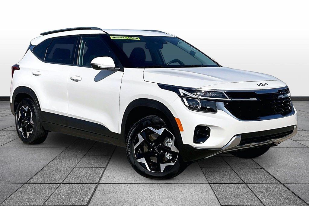 Used 2026 Kia Seltos EX AWD/4WD image 2