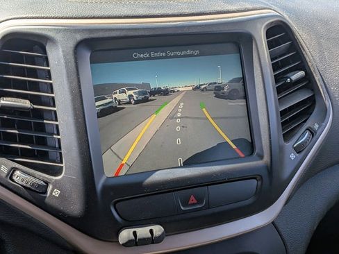 Used 2016 Jeep Cherokee Latitude image 12