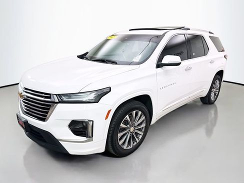 Used 2023 Chevrolet Traverse Premier w/ LPO, Cargo Package FWD image 3
