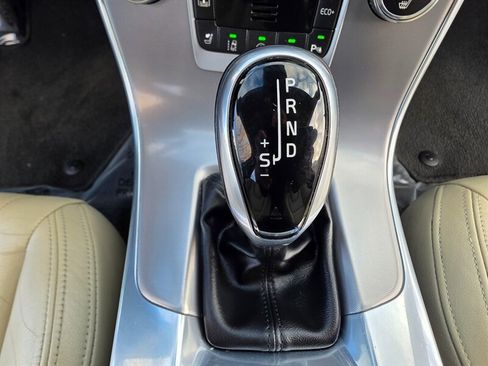 Used 2017 Volvo S60 T5 Inscription Platinum image 47