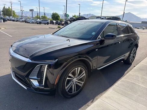 Used 2024 Cadillac Lyriq Luxury AWD/4WD image 3