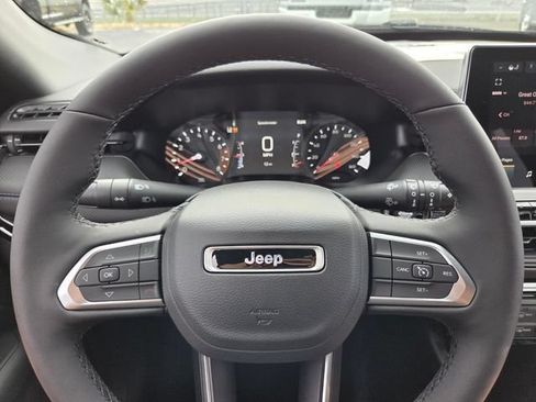 Used 2026 Jeep Compass Latitude AWD/4WD image 24