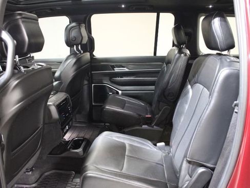 Used 2022 Jeep Wagoneer Series III w/ Premium Group I AWD/4WD image 23
