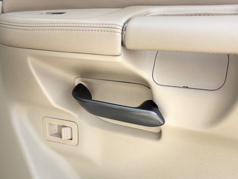 Used 2011 Nissan Armada SV image 51