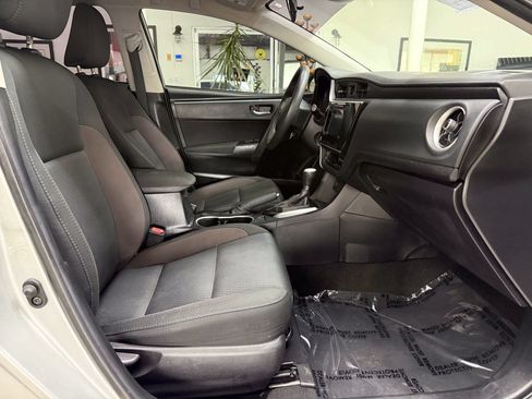 Used 2019 Toyota Corolla LE FWD image 17