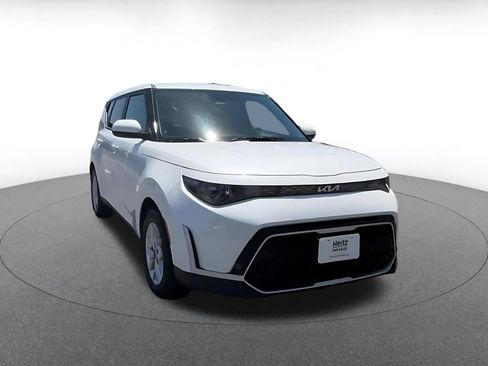 Used 2025 Kia Soul LX w/ LX Technology Package FWD image 3