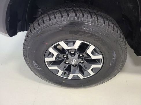 Certified 2022 Toyota Tacoma TRD Off-Road w/ Technology Package AWD/4WD image 40