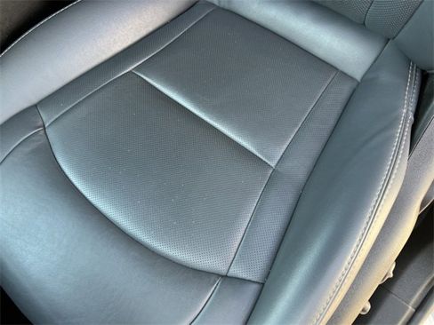 Used 2023 Buick Enclave Essence image 12