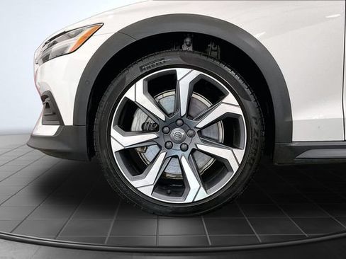Certified 2021 Volvo V60 T5 Cross Country w/ Climate Package AWD/4WD image 11