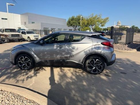 Used 2020 Toyota C-HR XLE FWD image 8