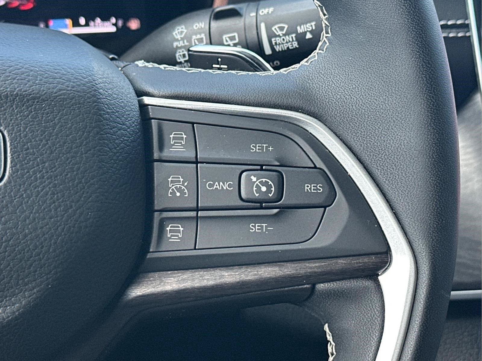 Used 2024 Jeep Grand Cherokee Limited AWD/4WD image 26