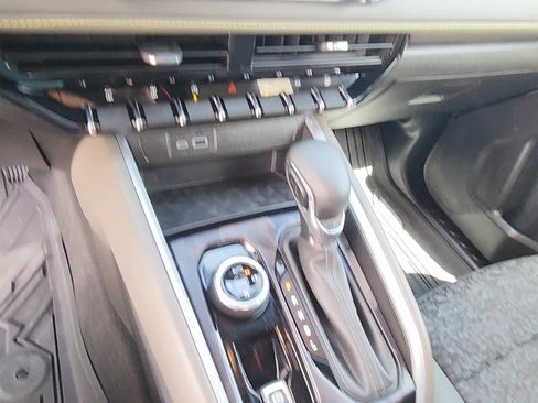 Used 2024 Chevrolet Colorado ZR2 w/ Technology Package AWD/4WD image 38