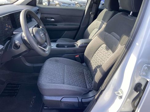 Used 2025 Nissan Kicks SV FWD image 15