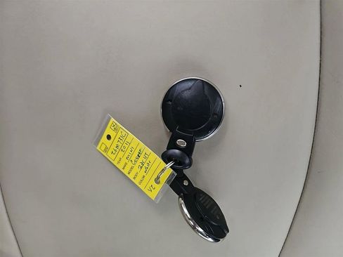Used 2011 MINI Cooper Hardtop FWD image 11