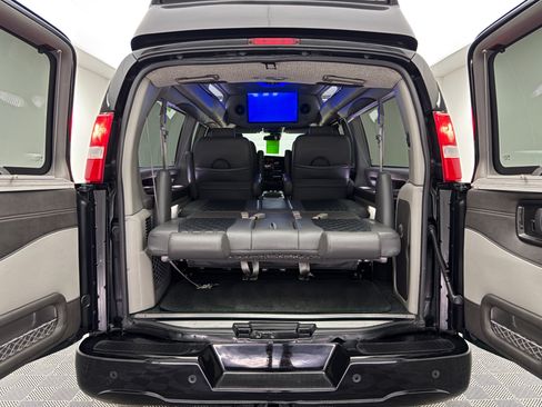 Used 2020 GMC Savana 2500 Extended w/ Enhanced Convenience Package RWD image 11