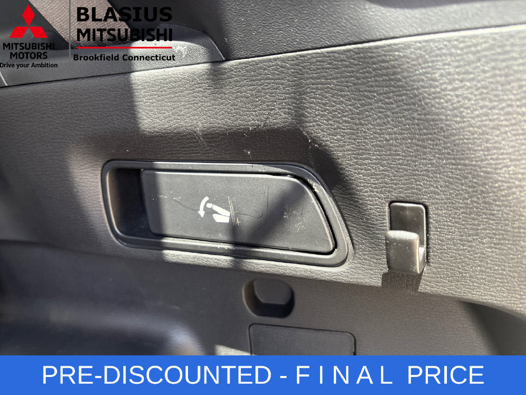 Used 2025 Mitsubishi Outlander SE AWD/4WD image 56