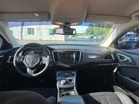 Used 2015 Chrysler 200 Limited FWD image 10