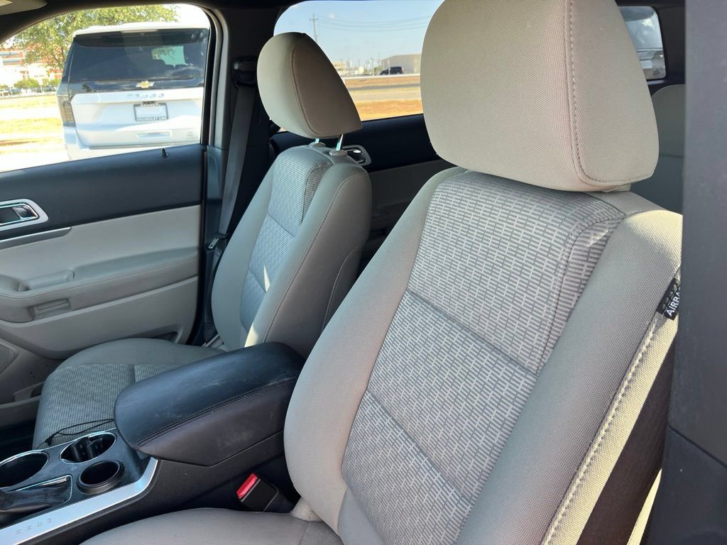 Used 2012 Ford Explorer XLT FWD image 11