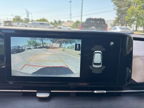 Used 2022 Kia Carnival EX FWD image 21