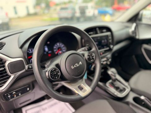 Used 2022 Kia Soul LX w/ Technology Package FWD image 11