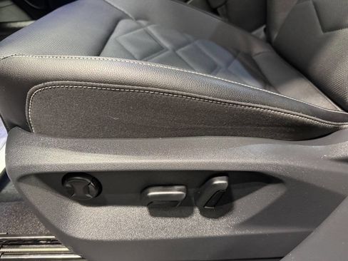 Used 2024 Volkswagen Atlas SE image 12