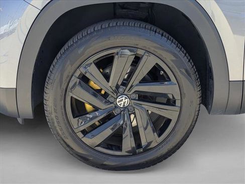 Used 2023 Volkswagen Atlas Cross Sport SE FWD image 24