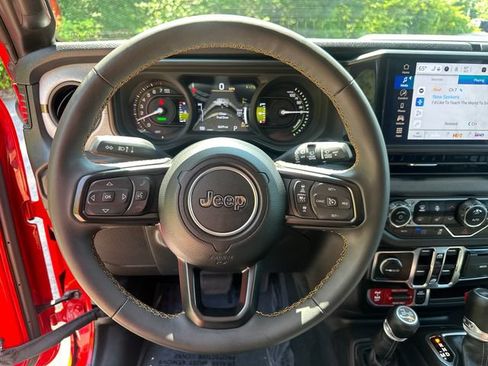 Used 2024 Jeep Wrangler Unlimited AWD/4WD image 34