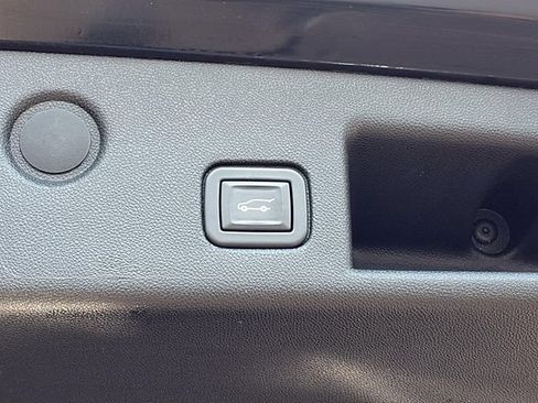 Used 2020 Chevrolet Equinox LT w/ Driver Convenience Package FWD image 21