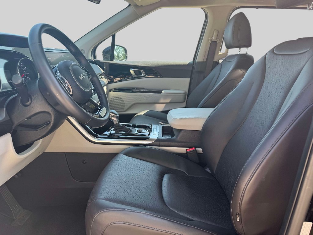 Used 2024 Kia Carnival EX FWD image 14