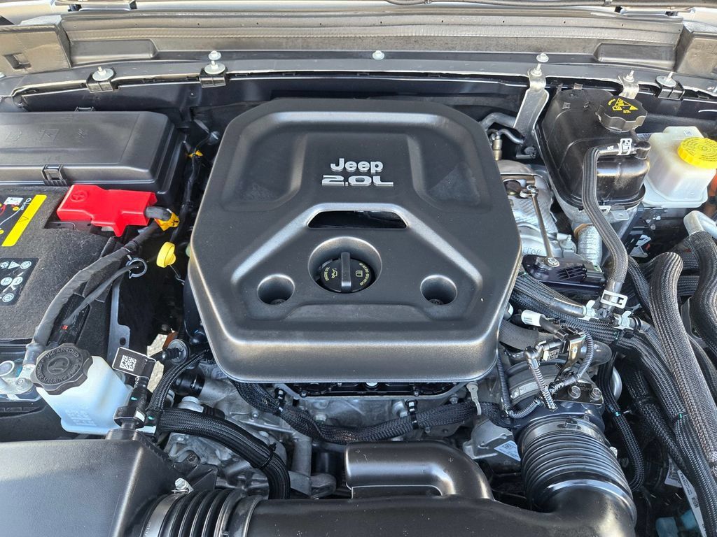 Used 2021 Jeep Wrangler Unlimited Sahara AWD/4WD image 35