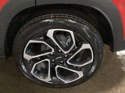 New 2026 Chevrolet Trax RS w/ Sunroof Package FWD image 7