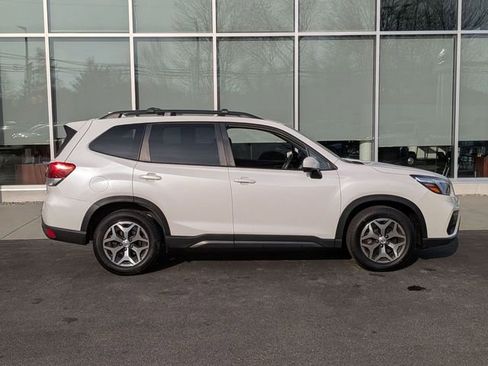 Used 2021 Subaru Forester Premium AWD/4WD image 2