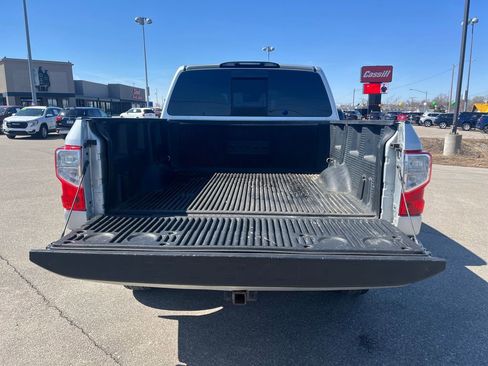 Used 2017 Nissan Titan SV AWD/4WD image 24
