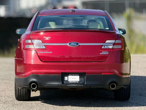 Used 2013 Ford Taurus SEL image 4