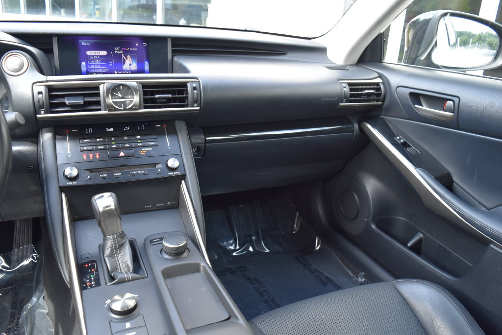 Used 2017 Lexus IS 200t RWD image 12
