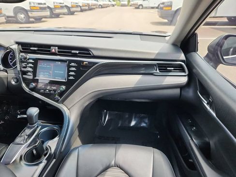 Used 2018 Toyota Camry SE w/ Moonroof Package FWD image 25