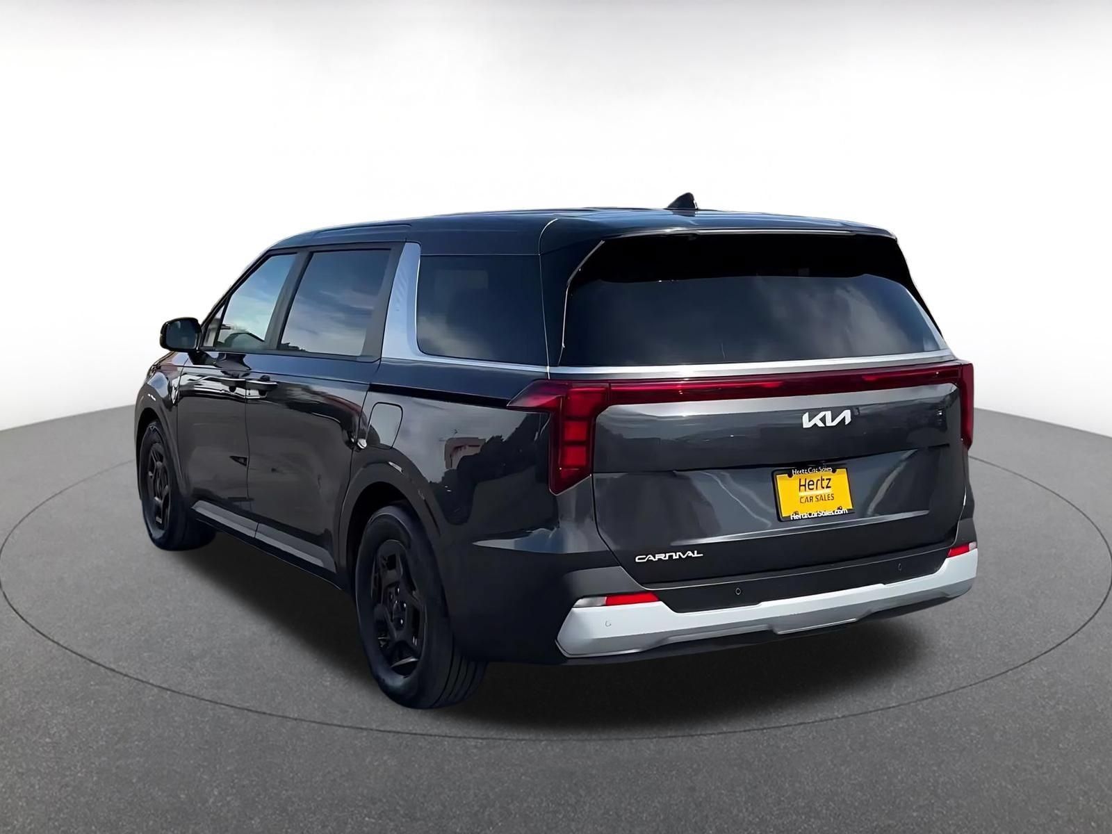 Used 2026 Kia Carnival FWD image 10