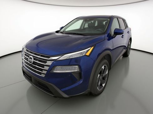 Used 2025 Nissan Rogue SV image 3