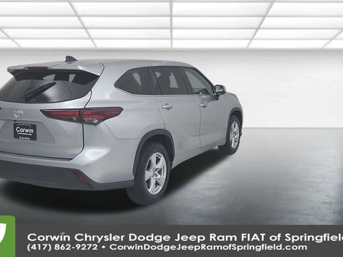 Used 2024 Toyota Highlander LE image 14