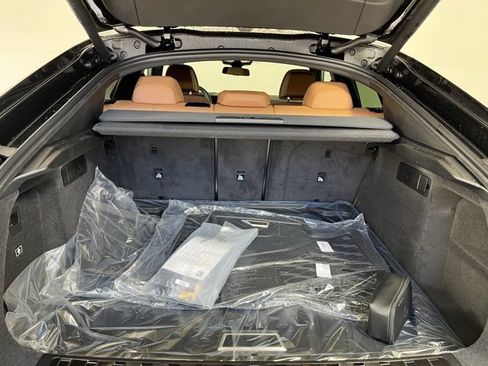 New 2026 BMW X6 M60i w/ Climate Comfort Package image 21