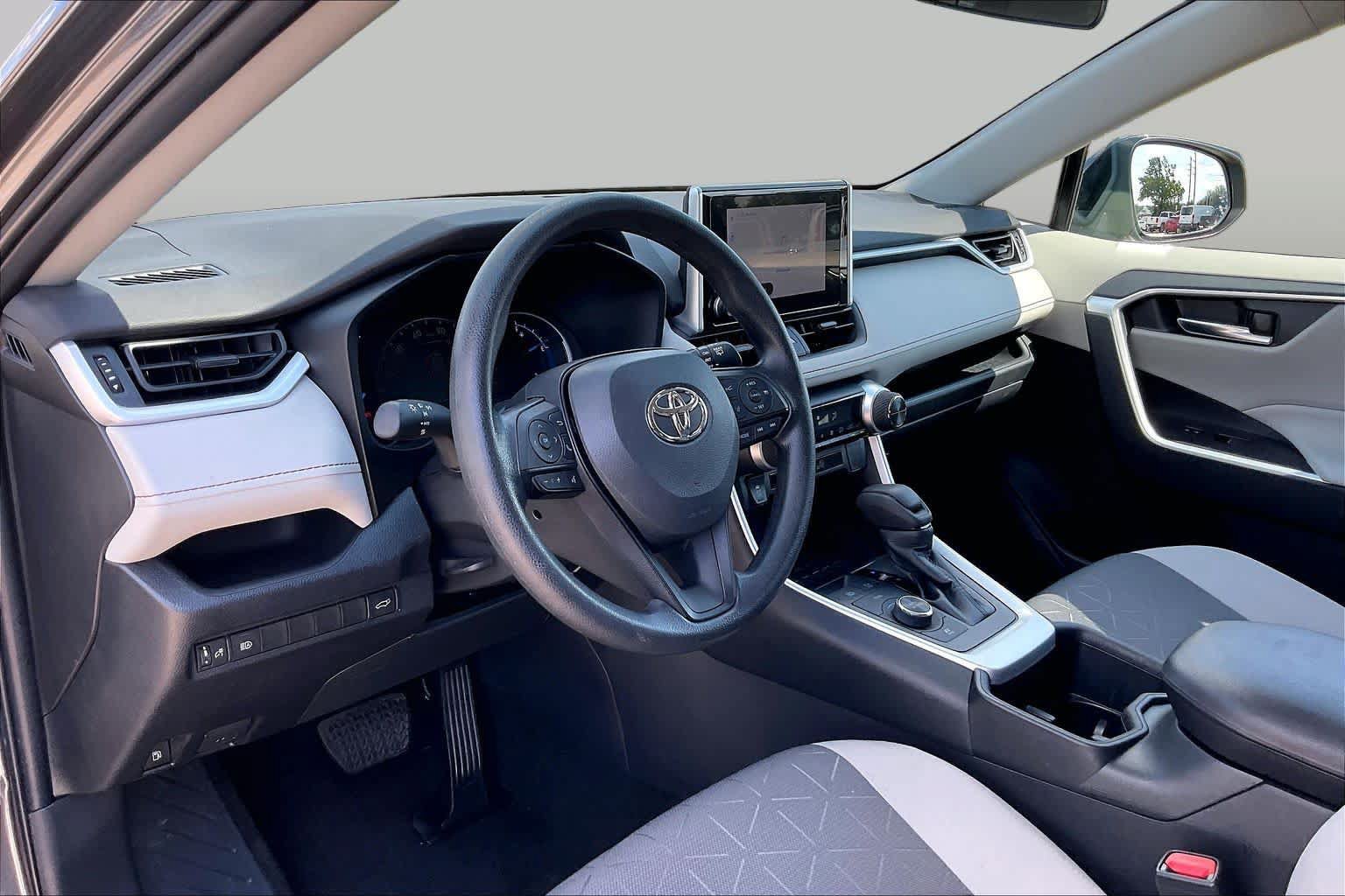 Used 2023 Toyota RAV4 XLE w/ Convenience Package AWD/4WD image 18