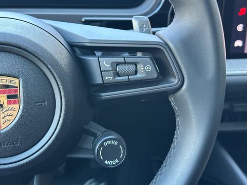 Used 2025 Porsche Cayenne image 29