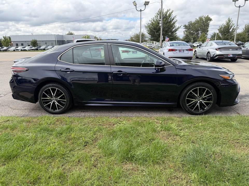 Used 2022 Toyota Camry SE FWD image 6
