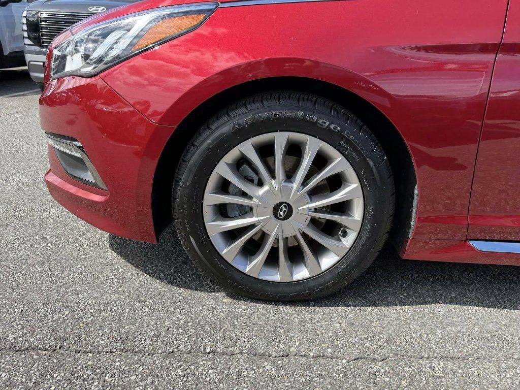 Used 2015 Hyundai Sonata Limited w/ Option Group 05 FWD image 7